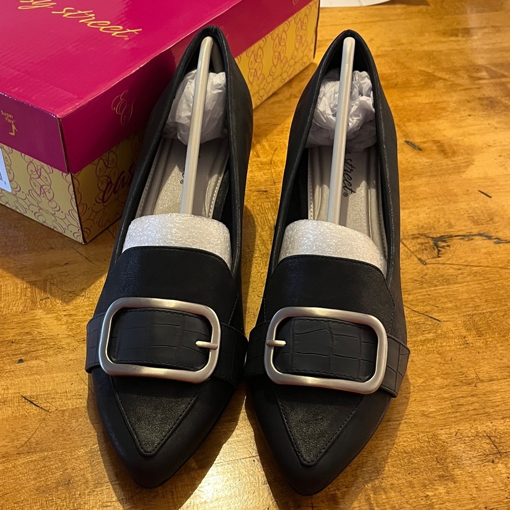NWT Easy Street Women’s Almond Toe Pump - EXTRA WIDE